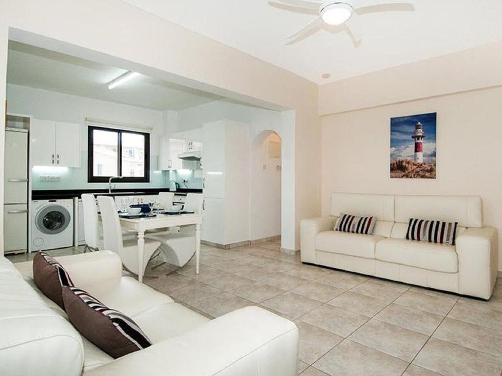 Apartament Beautiful 2-Bedroom Apartment - Great Location *
